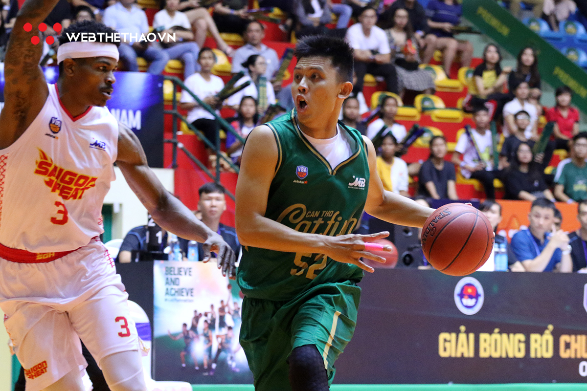 DeAngelo Hamilton tái xuất thăng hoa, Cantho Catfish thắng Saigon Heat theo kịch bản đau tim nhất có thể DeAngelo Hamilton tái xuất thăng hoa, Cantho Catfish thắng Saigon Heat theo kịch bản đau tim nhất có thể